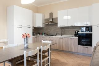 Sleeps 6 Guests! 2 Minute Walk to Beach! - Campora San Giovanni - 4
