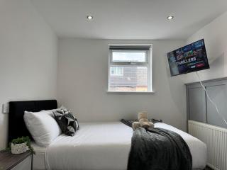 6B 3Bath - Free Parking - TVs In EVERY Room - Liverpool - 6