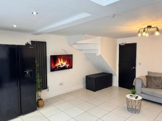 6B 3Bath - Free Parking - TVs In EVERY Room - Liverpool - 4