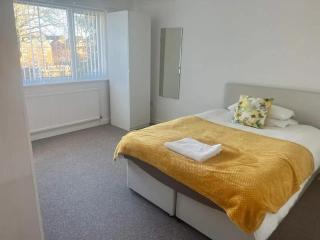 Spacious 6 Bedroom Home in Grantham with Parking - Lincolnshire - 7