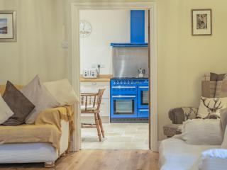 Pwll Farmhouse - Llanllawdog - 4