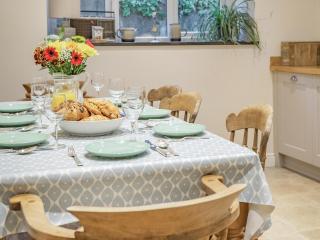 Pwll Farmhouse - Llanllawdog - 3