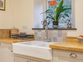 Pwll Farmhouse - Llanllawdog - 1