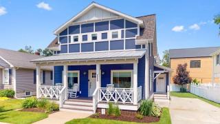 Superior Location Steps to South Beach - South Haven - 0