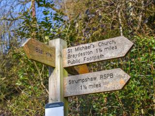 Rainbows End - Brundall - 1