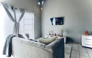 Dainfern Fourways apartment offering privacy and a lavishly expansive balcony views - Sandton - 0
