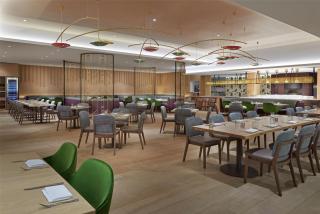 Hilton Toronto Airport Hotel & Suites - 4