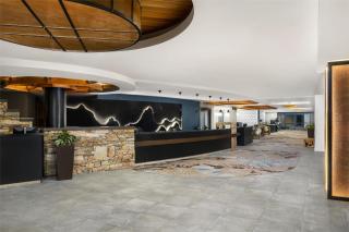 Hilton Whistler Resort & Spa - 1