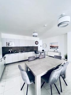 Luxury Two Bedroom apartments with sofa bed Sliema, Tigne Point! - Sliema - 5