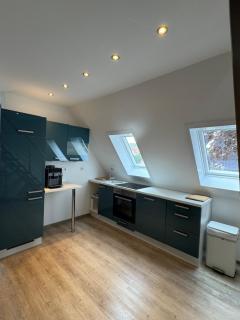 Dachgeschosswohnung Benther Berg, Contactless Check-in, free parking, Vollsaniert und Renoviert 2025 - 9
