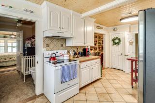 Lakefront Jonesville Cabin with Dock and Fire Pit! - - 1