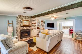 Lakefront Jonesville Cabin with Dock and Fire Pit! - - 8