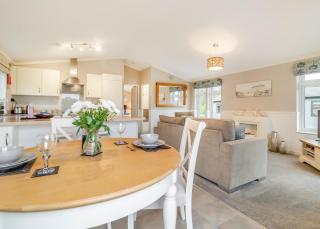 Otters Mead Boutique Lodges - Beetley - 1