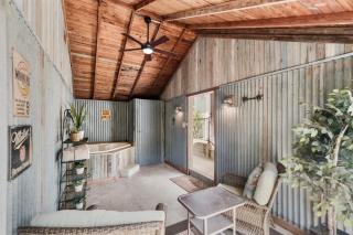 Forrester Bungalow - Close to Main Outdoor oasis - 6