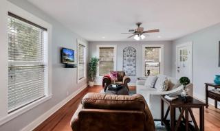 Forrester Bungalow - Close to Main Outdoor oasis - 1