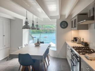 Crew Quarters - Fowey - 3