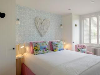 The Hedgehog-Uk46923 - Newby Bridge - 2