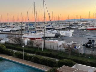 Bel appartement avec piscine et vue bateaux - 8