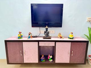 Highway access 2BHK, Trendy decor, VR & other water parks - 3