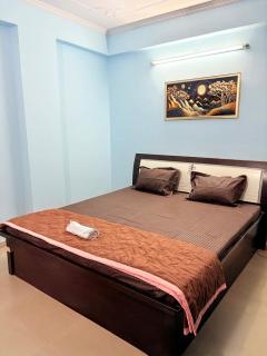 Highway access 2BHK, Trendy decor, VR & other water parks - Jaipur - 7