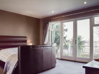 Redwood House - - 2