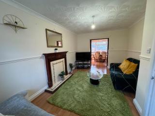 Spacious and Cosy 4 Bedroom Home - Strood - 5