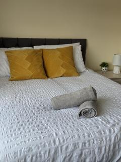 Spacious and Cosy 4 Bedroom Home - Strood - 1