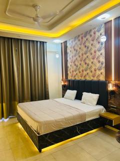 Redwood Vacation Homes-Omaxe Hazratganj - Lucknow - 0