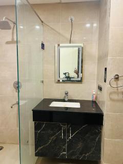 Redwood Vacation Homes-Omaxe Hazratganj - Lucknow - 2