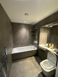 1 bedroom city centre apartment - 9