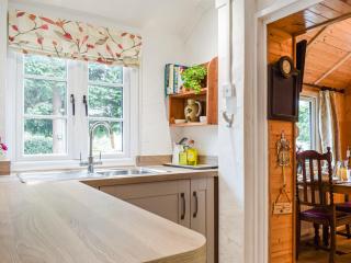 Woodcarvers Cottage - - 2