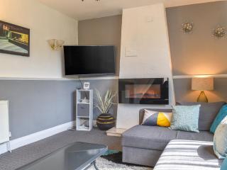 Huddersfield House, Wood View - 7
