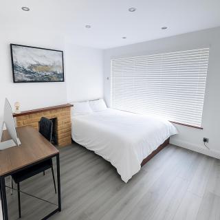 Cosy London Base 1 Bedroom Sofa Bed Sleeps 4 and Free Parking - 9