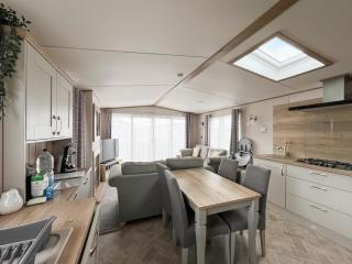 Family Cabin - Selsey - 8