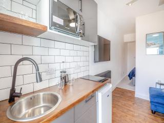Beachfront Apartment - Rhos-on-Sea - 3
