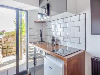 Beachfront Apartment - Rhos-on-Sea - 4