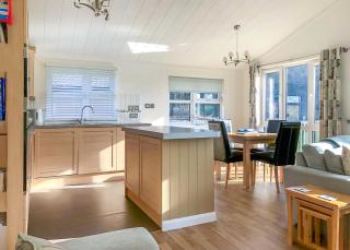 Parmontley Hall Lodges - Whitfield - 2