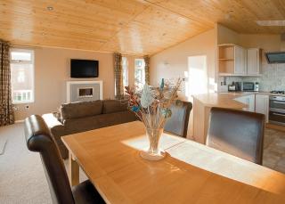 Athelington Hall Farm Lodges - Horham - 7
