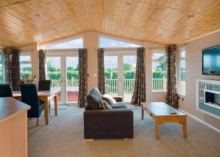 Athelington Hall Farm Lodges - Horham - 5