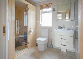 Athelington Hall Farm Lodges - Horham - 1