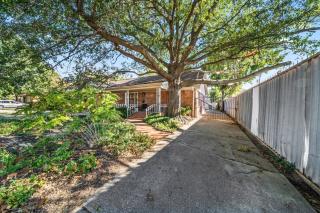 Expo 3BR, 3BA Timeless Tulsa 1940s Bungalow - 6