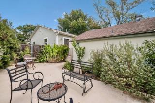 Forrester Bungalow - Close to Main Outdoor oasis - 8
