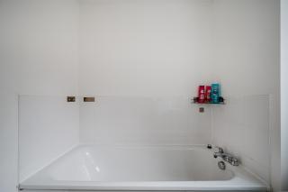 Stylish 4 bedroom home with WIFI, Free Parking and close to Old Trafford - 2