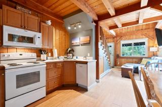 Bear Coast, Cabin with Hot Tub, Patio, and Waterview - Ucluelet - 6