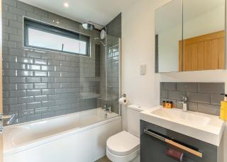 Swanborough Lakes Luxury Lodges - Lewes - 3