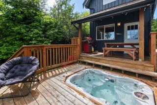 Bear Coast, Cabin with Hot Tub, Patio, and Waterview - Ucluelet - 9