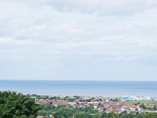 Sunny Prestatyn Apartment - 2