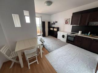 Kazanlak CENTRAL Studio Apartment Guesthouse Flat, Glorious Views & Free Parking! Self Check-in, Super place ! - Kazanlak - 8