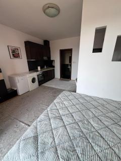 Kazanlak CENTRAL Studio Apartment Guesthouse Flat, Glorious Views & Free Parking! Self Check-in, Super place ! - Kazanlak - 4