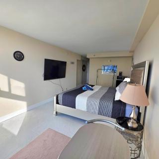 Romantic Oceanview Studio w/pool & tiki bar - 1